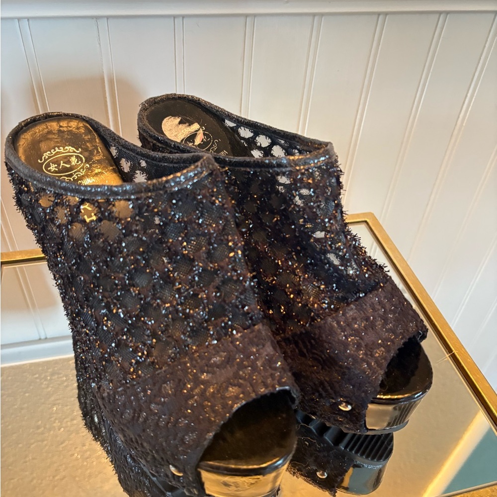 Lace Peep-Toe Women's Shoes - Black